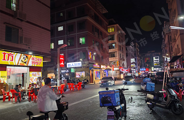 LED廣告機(jī),LED燈桿屏 LED廣告機(jī),LED燈桿屏