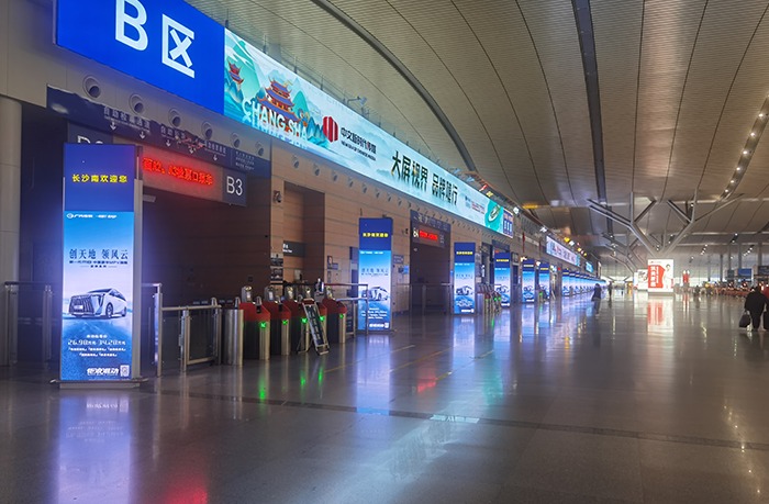 LED廣告機(jī),LED燈桿屏 LED廣告機(jī),LED燈桿屏