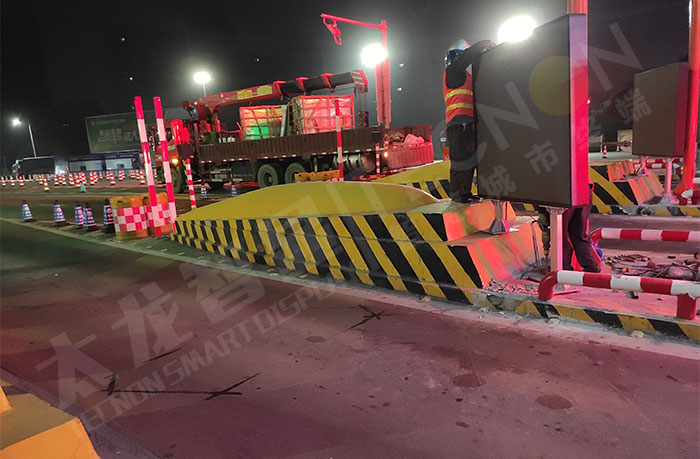 led燈桿屏|智慧燈桿屏|led廣告機(jī)|智慧路燈屏|戶外LED廣告機(jī)|燈桿屏|智慧燈桿|智慧路燈 led燈桿屏|智慧燈桿屏|led廣告機(jī)|智慧路燈屏|戶外LED廣告機(jī)|燈桿屏|智慧燈桿|智慧路燈